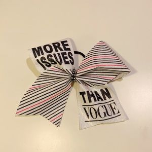 Cheer bow 🌺WE TAKE OFFERS🌺